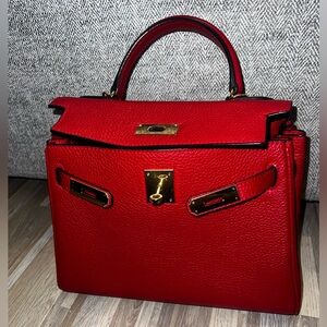 Red Kelly inspired bag❤️❤️❤️❤️